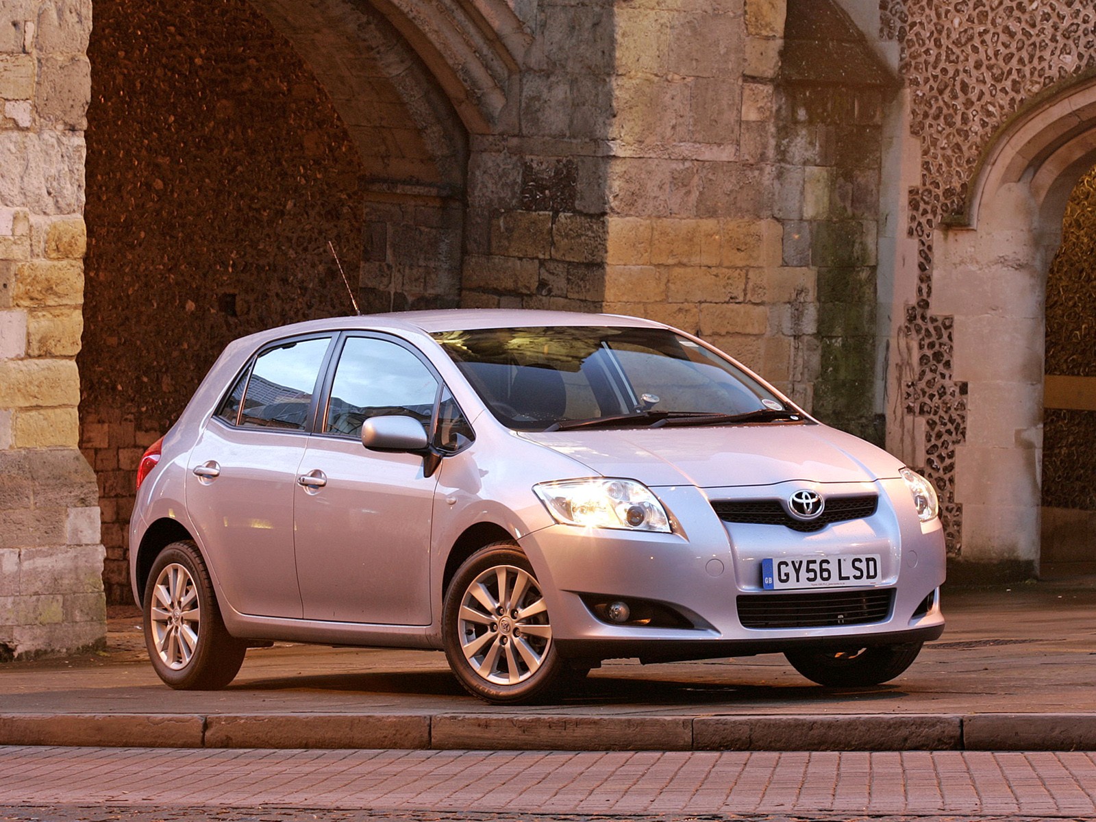 Toyota Auris 5 Doors photo 26