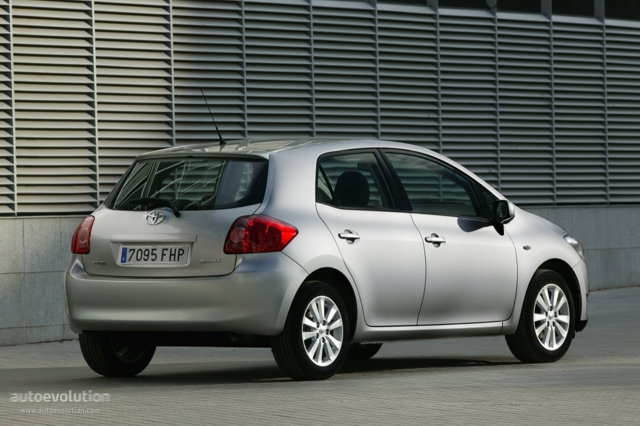 Toyota Auris 5 Doors photo 2