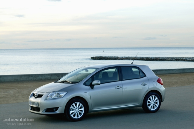 Toyota Auris 5 Doors photo 3