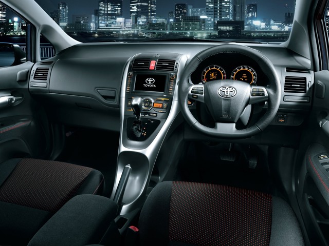 Toyota Auris 5 Doors photo 60