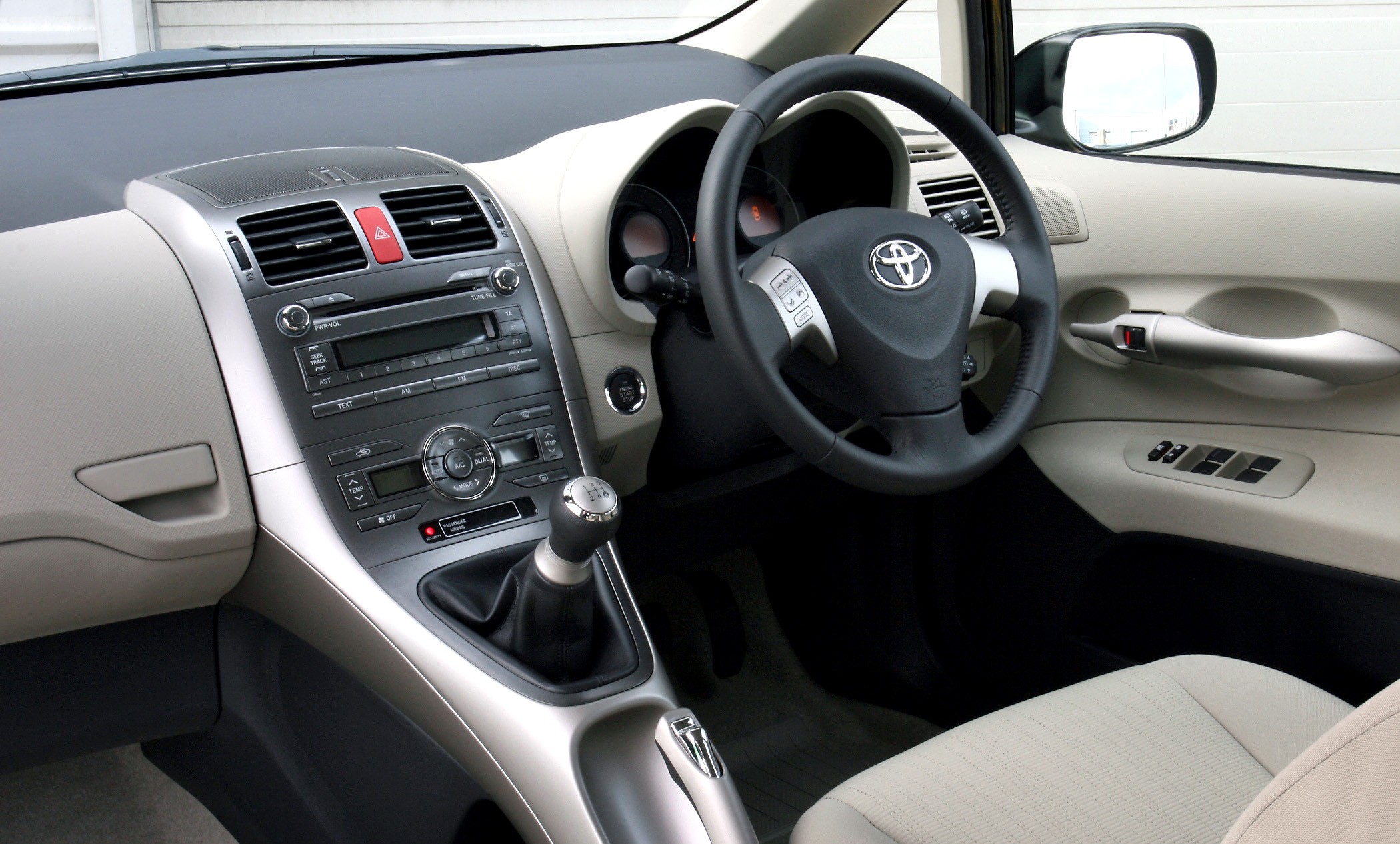 Toyota Auris 5 Doors photo 73