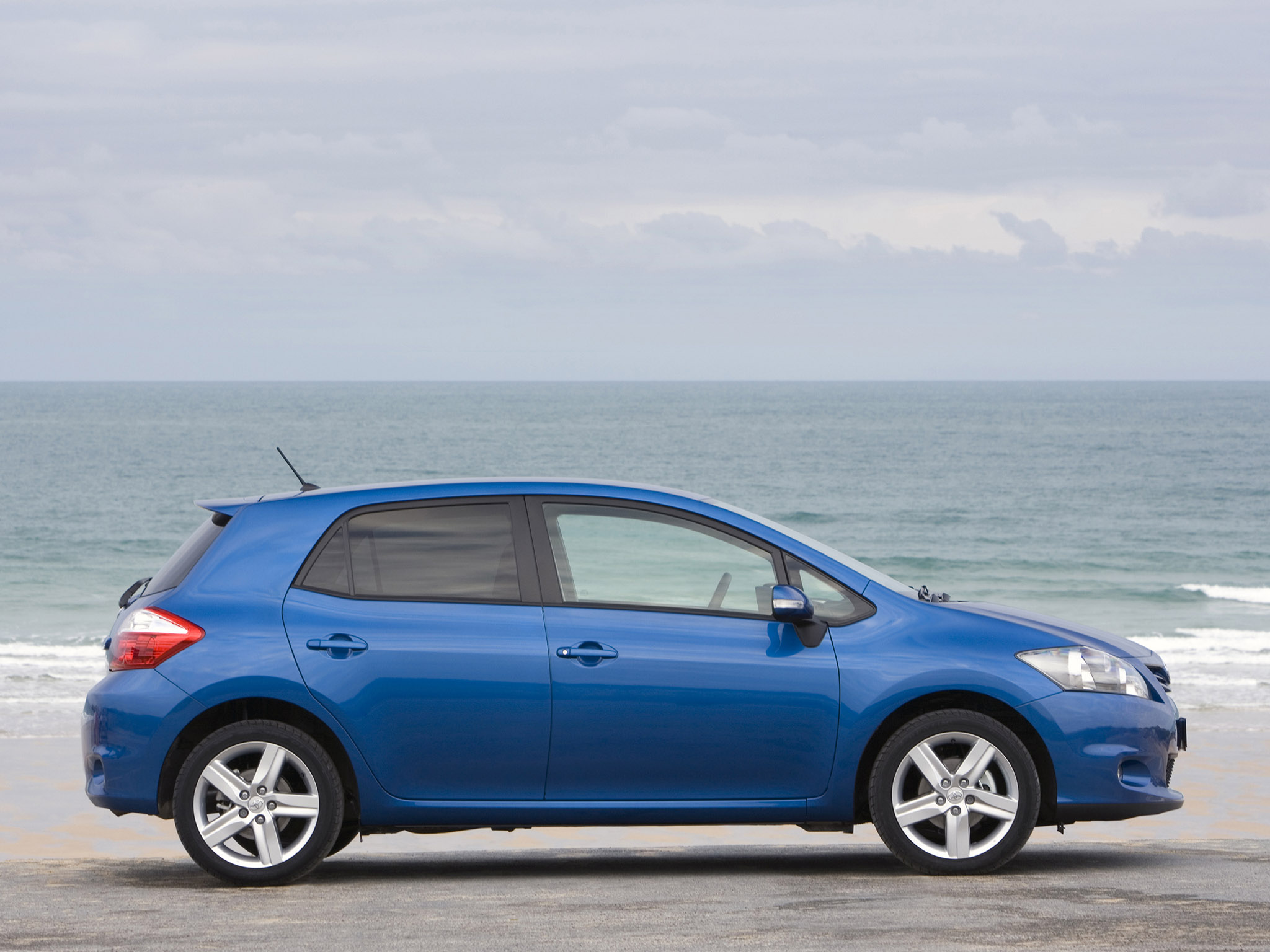 Toyota Auris 5 Doors photo 38