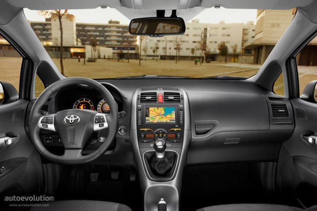 Toyota Auris 5 Doors photo 45