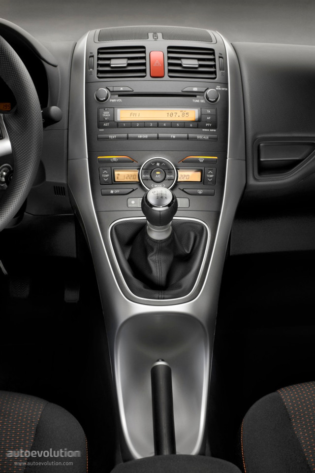 Toyota Auris 5 Doors photo 47