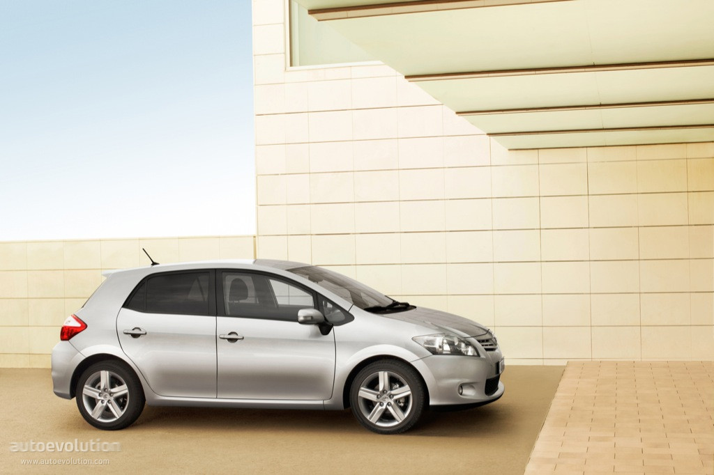 Toyota Auris 5 Doors photo 9