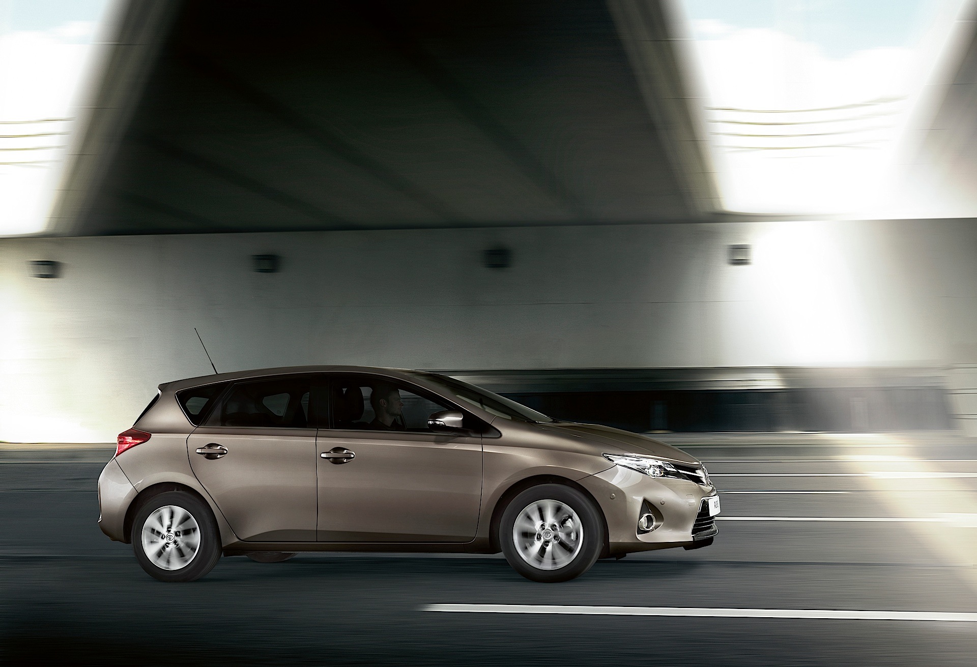 Toyota Auris 5 Doors photo 9