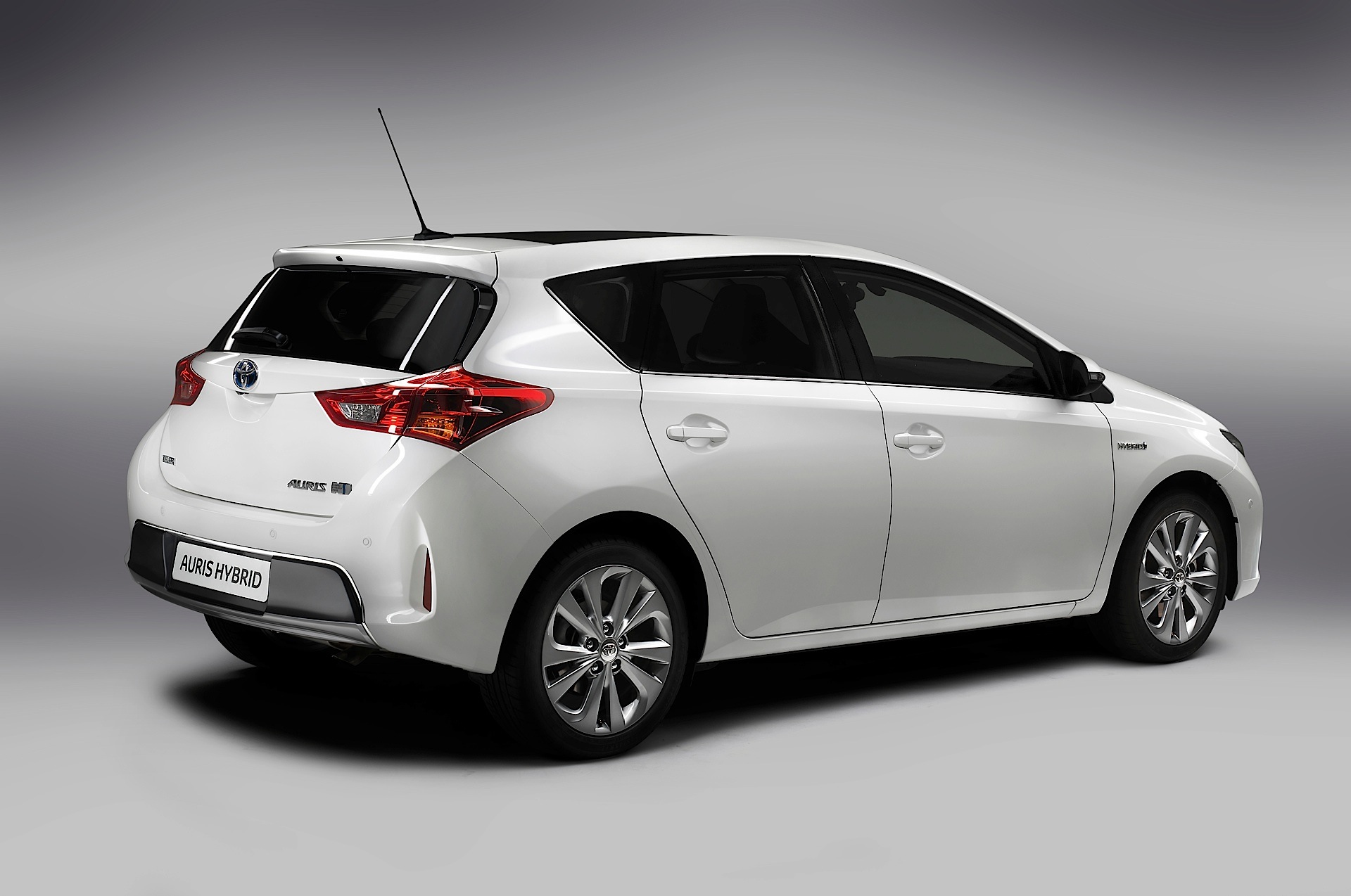 Toyota Auris 5 Doors photo 16