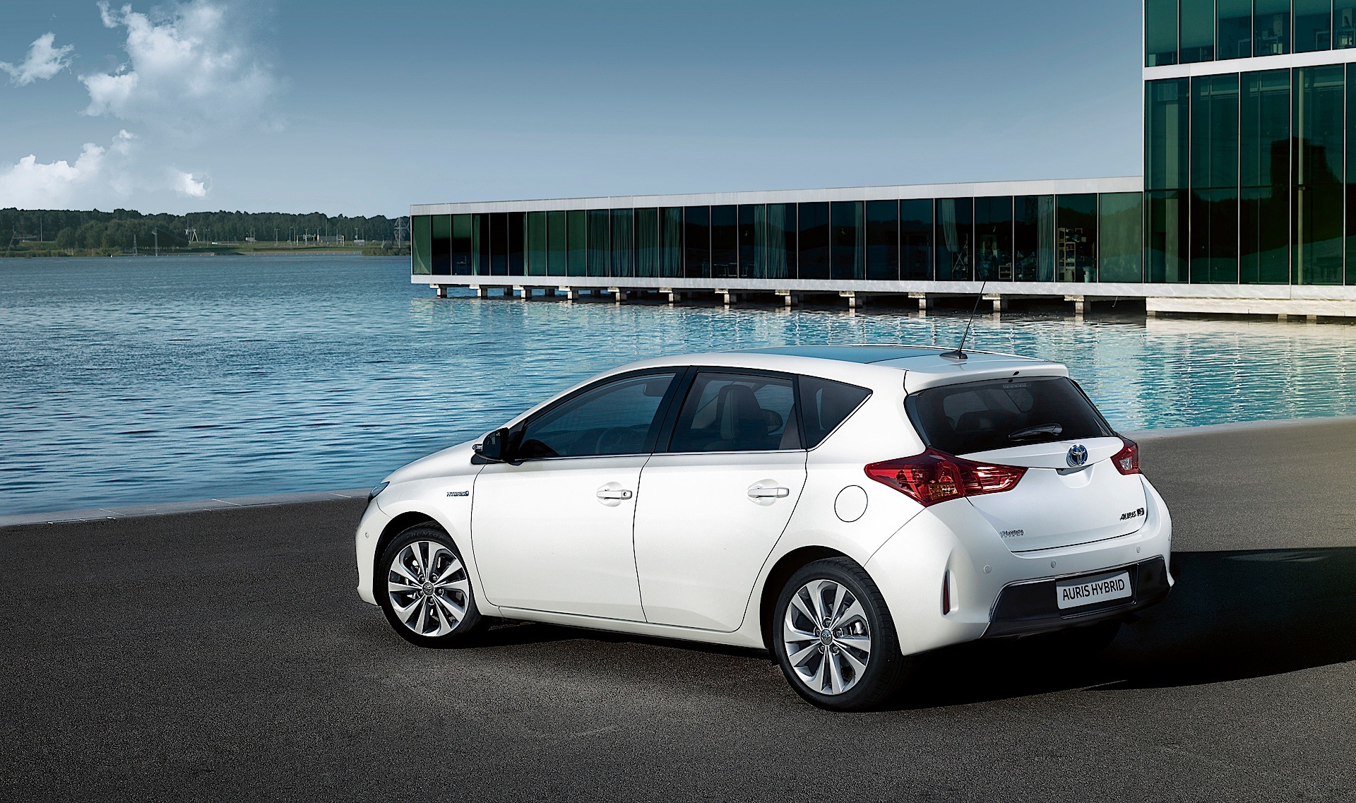 Toyota Auris 5 Doors photo 18