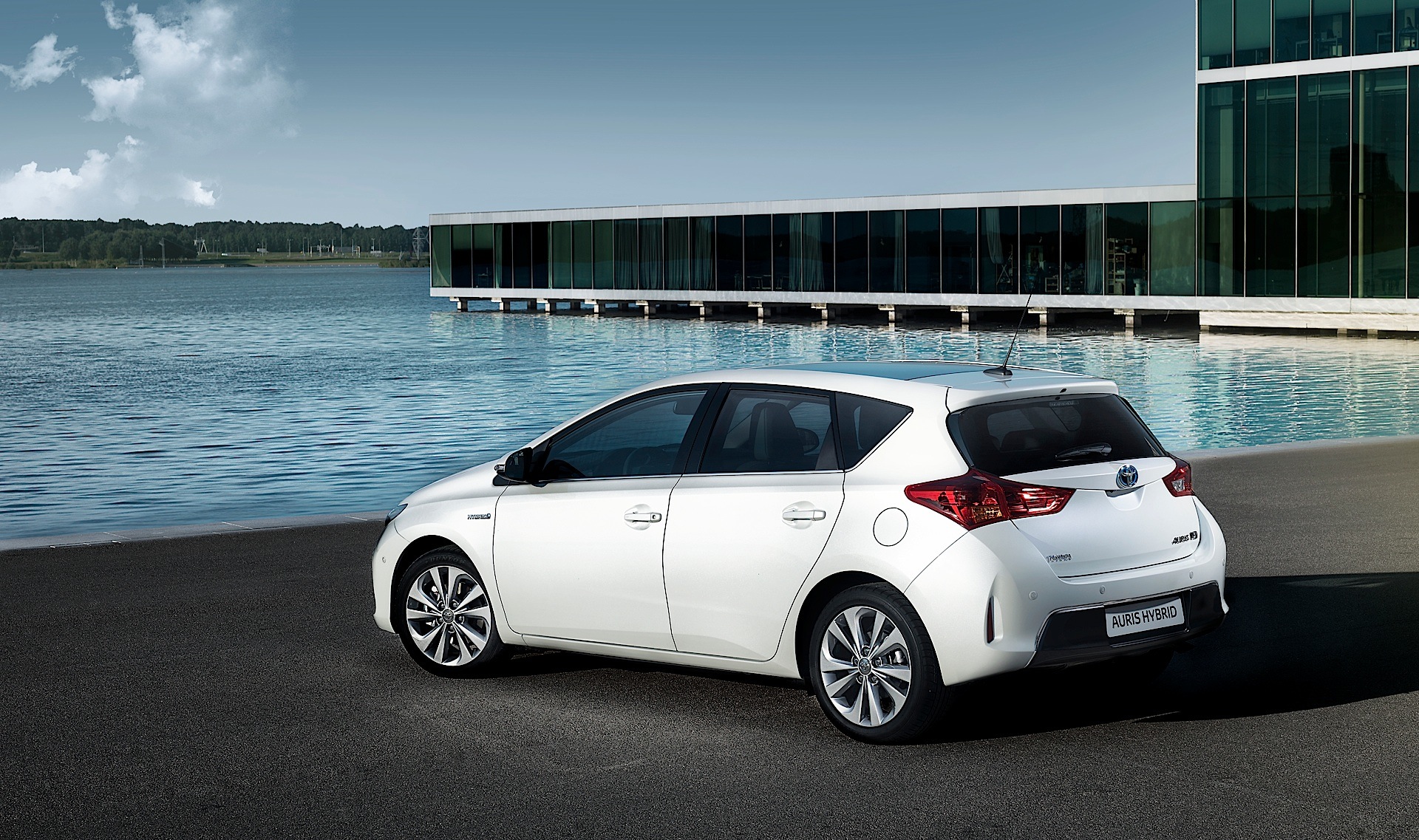 Toyota Auris 5 Doors photo 19