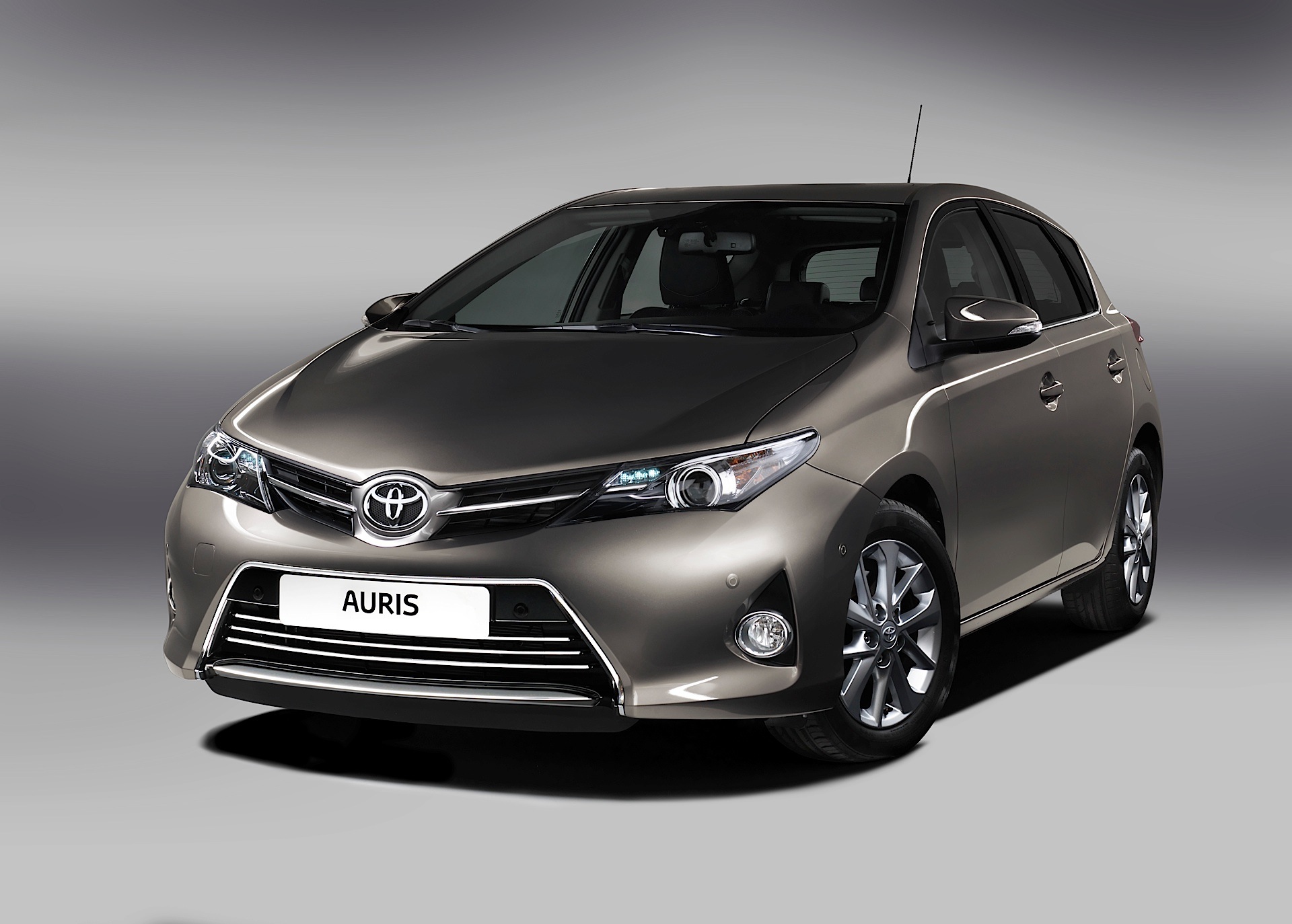 Toyota Auris 5 Doors photo 2