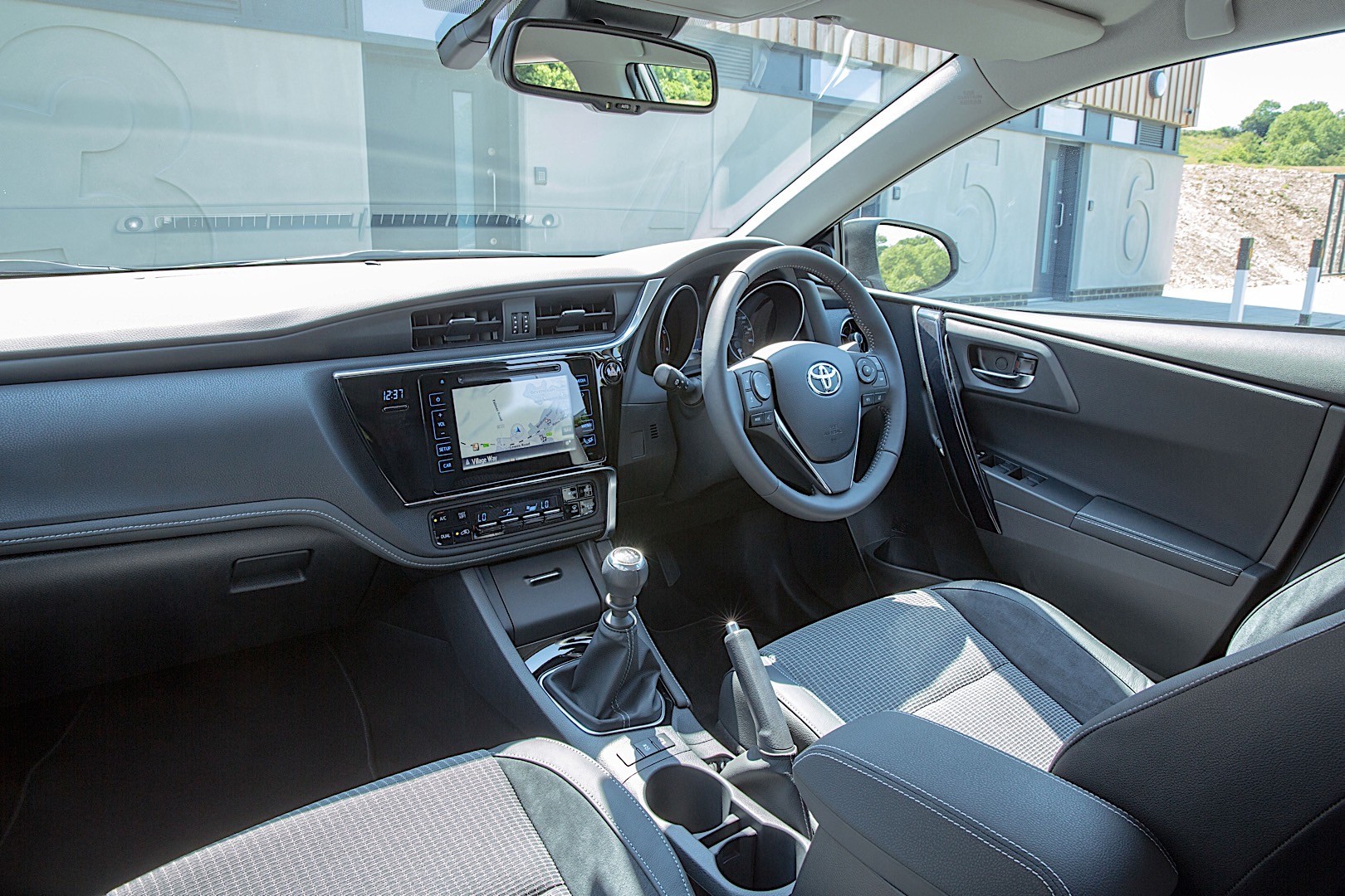 Toyota Auris 5 Doors photo 40