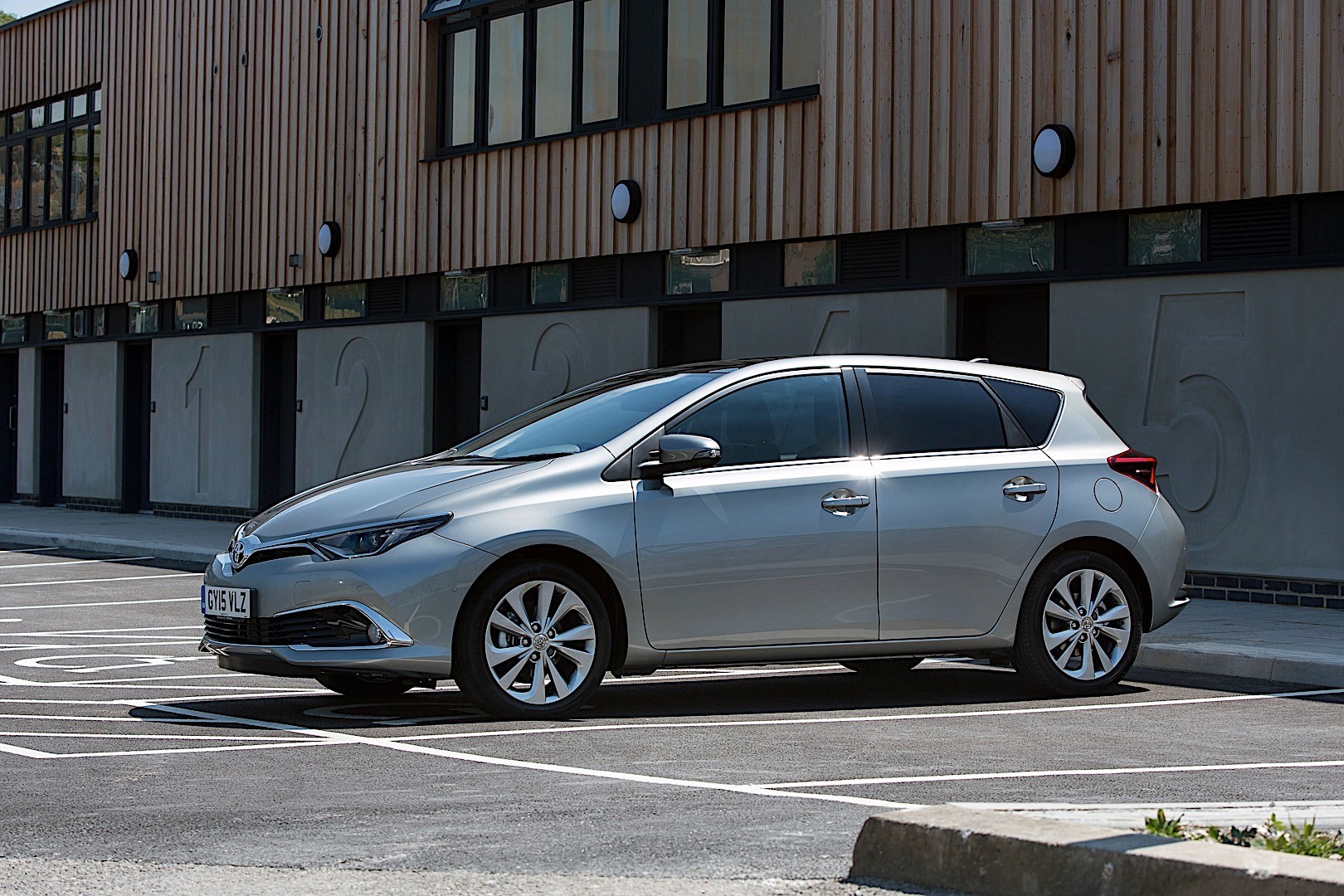 Toyota Auris 5 Doors photo 13