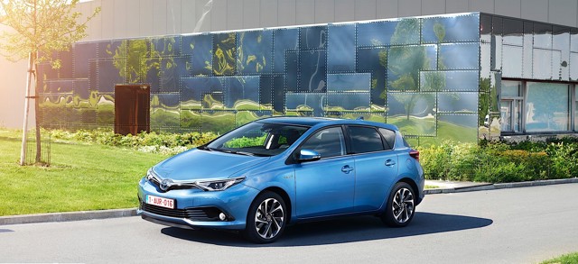 Toyota Auris 5 Doors photo 16