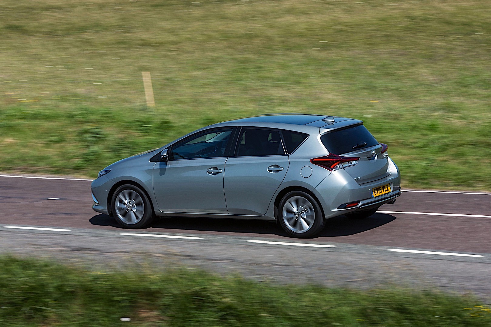 Toyota Auris 5 Doors photo 17