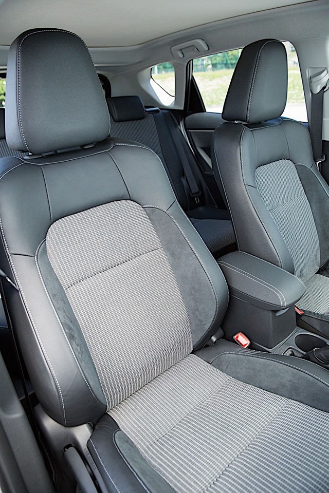 Toyota Auris 5 Doors photo 42