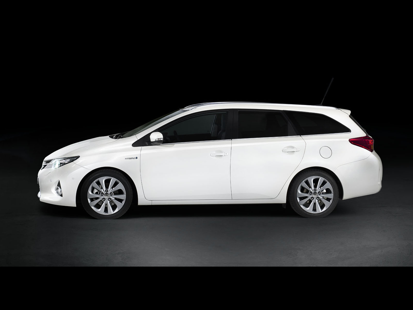 Toyota Auris Touring photo 2