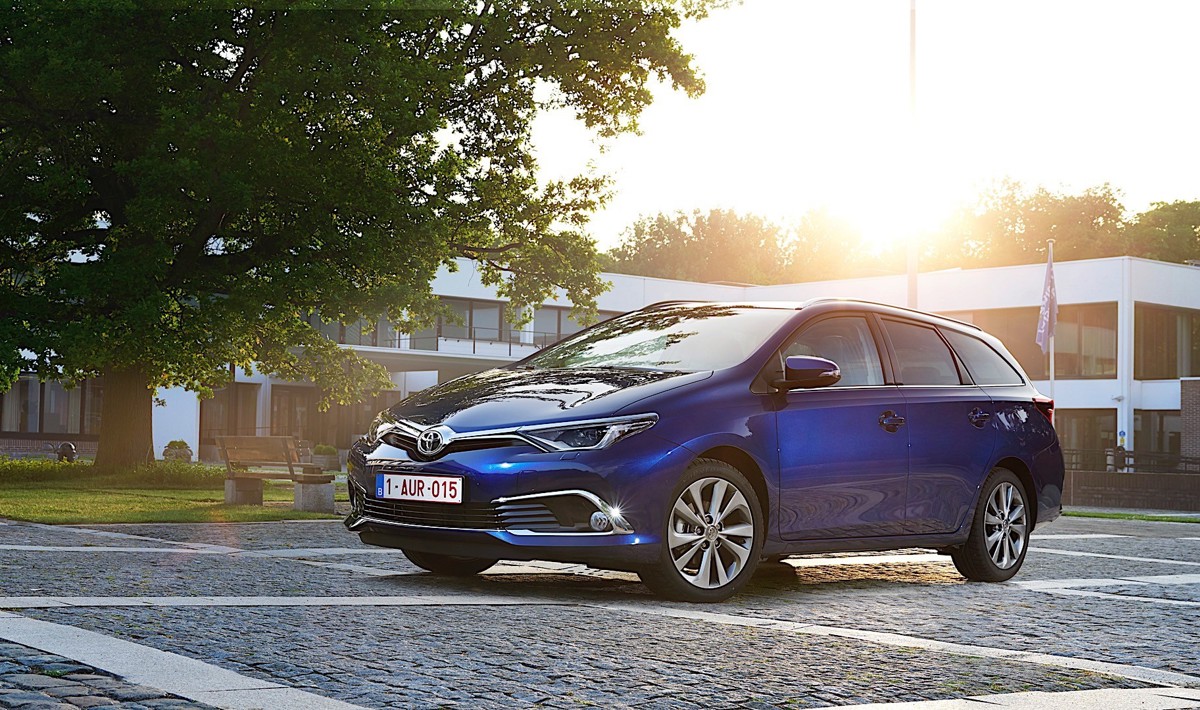 Toyota TOYOTA Auris Touring 1.2L CVT (116 HP)