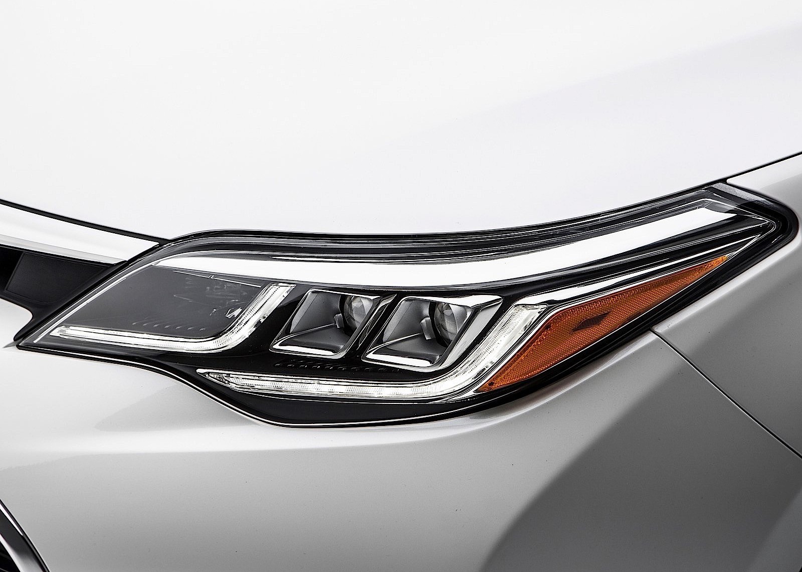 Toyota Avalon photo 2