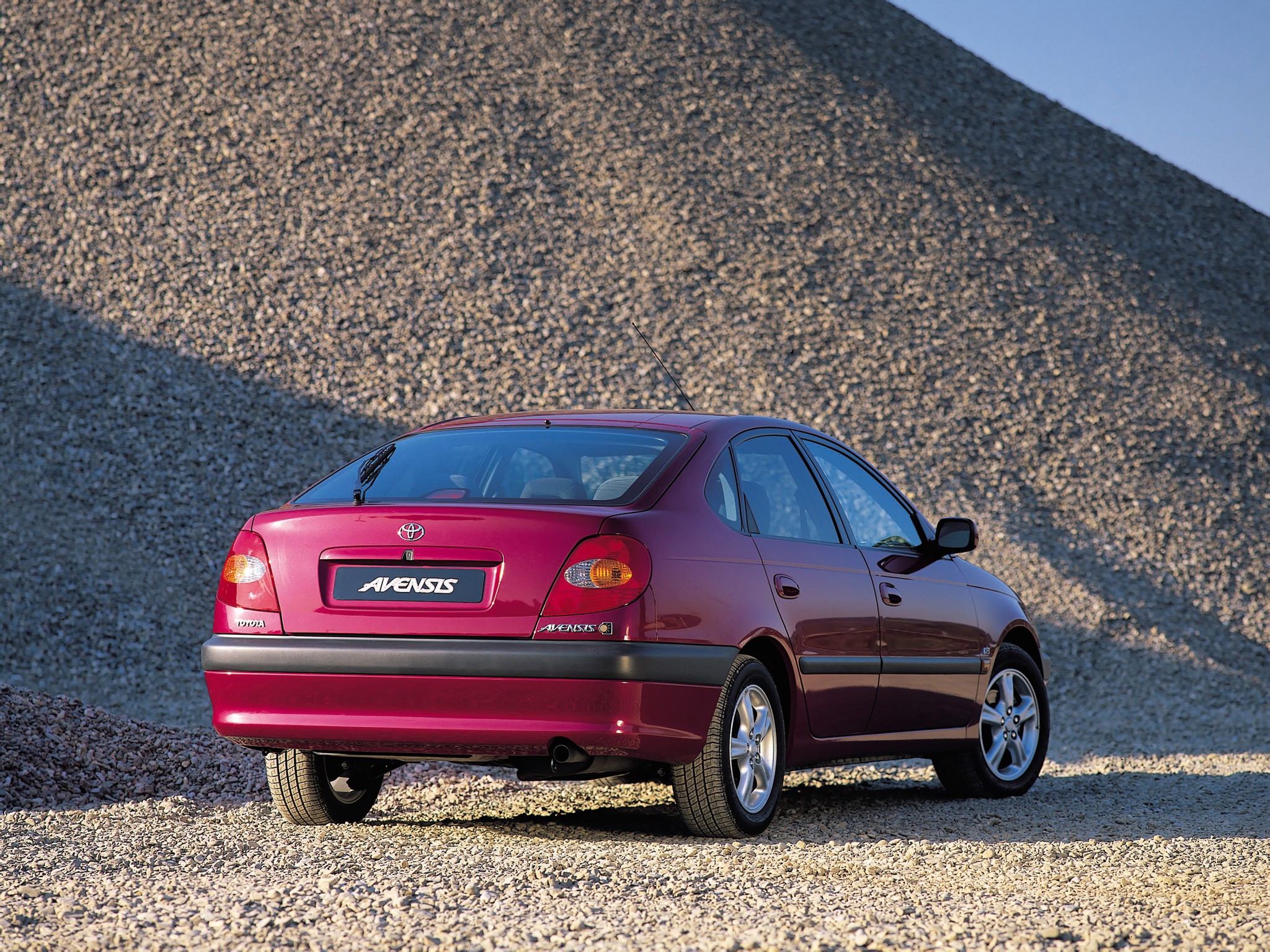 Toyota Avensis Liftback photo 8