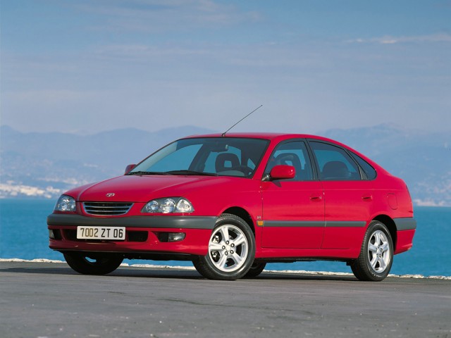 Toyota Avensis Liftback photo 9