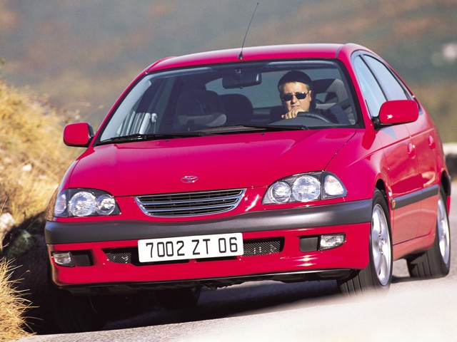 Toyota Avensis Liftback photo 10