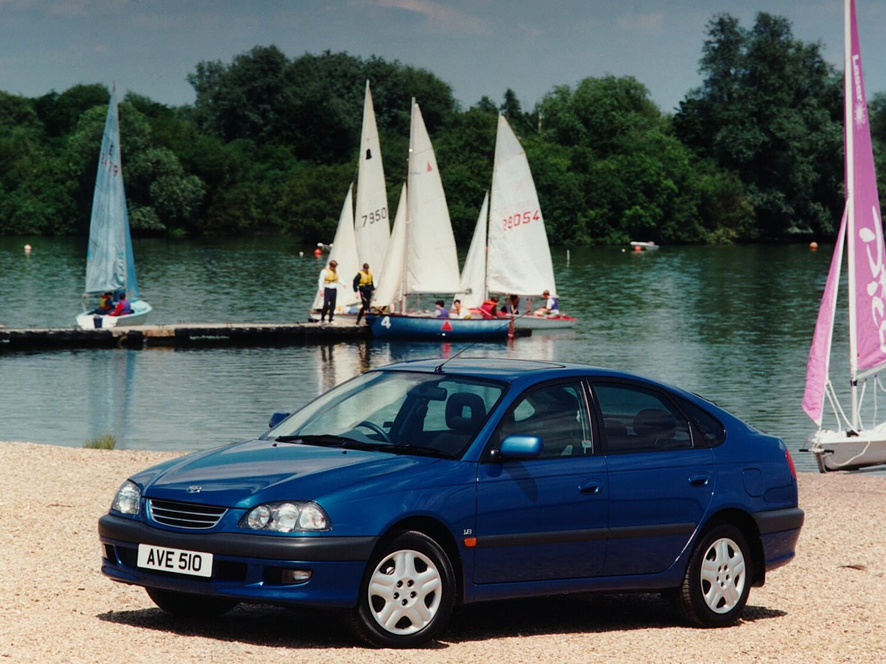 Toyota Avensis Liftback photo 13