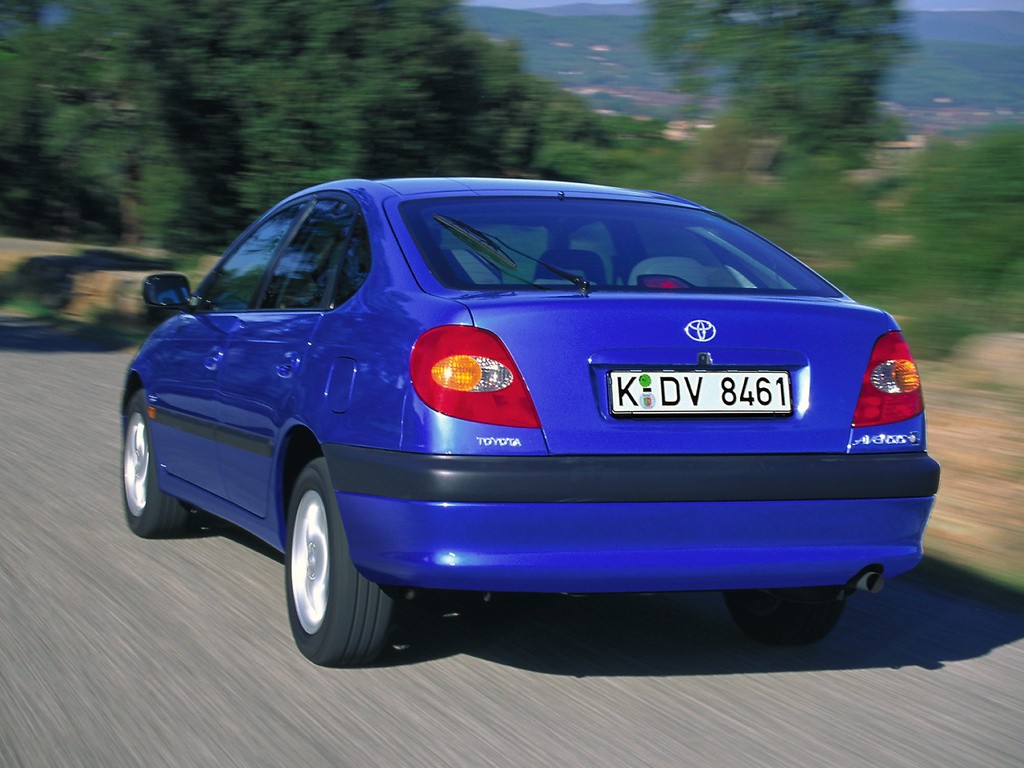 Toyota Avensis Liftback photo 5