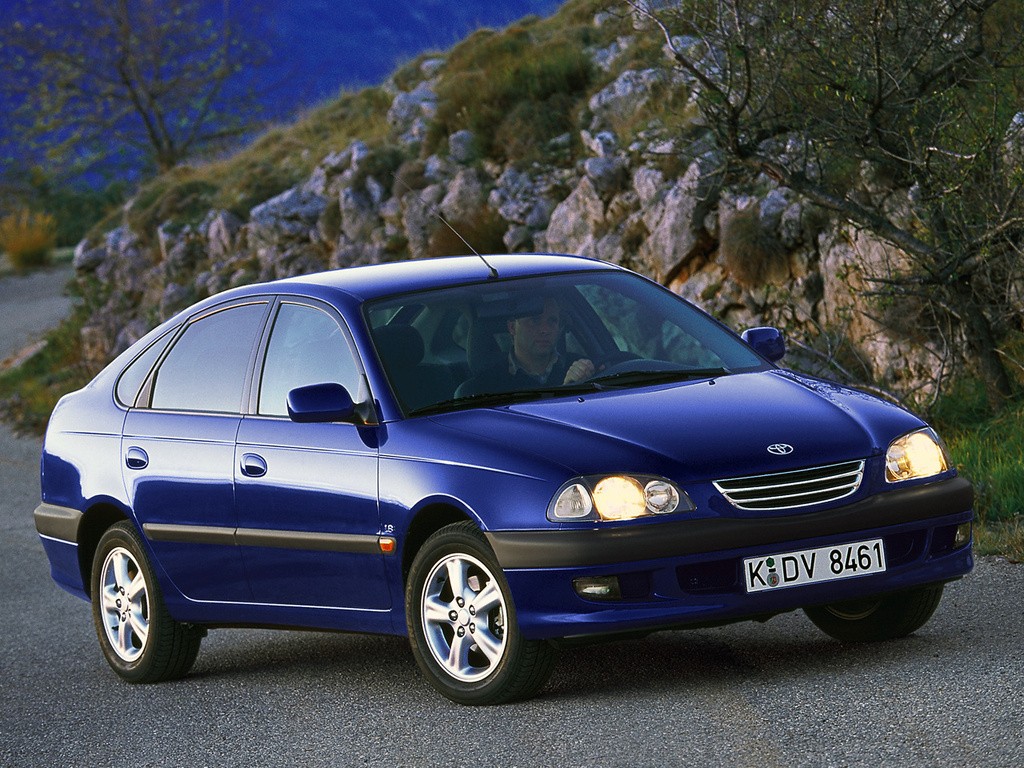 Toyota Avensis Liftback photo 6