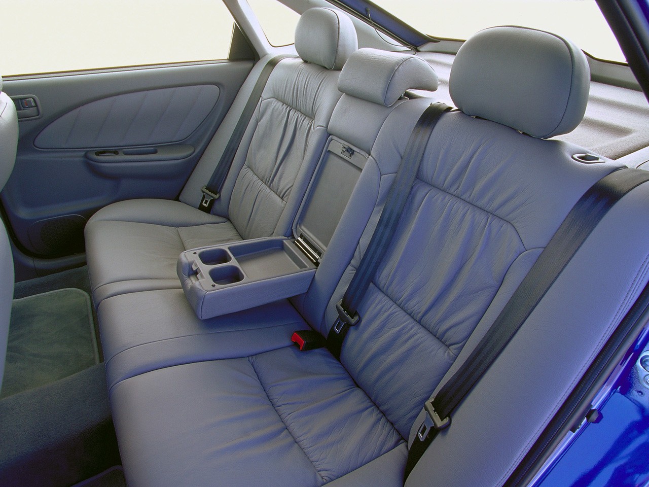 Toyota Avensis Liftback photo 15