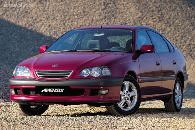 Toyota Avensis Liftback photo 1