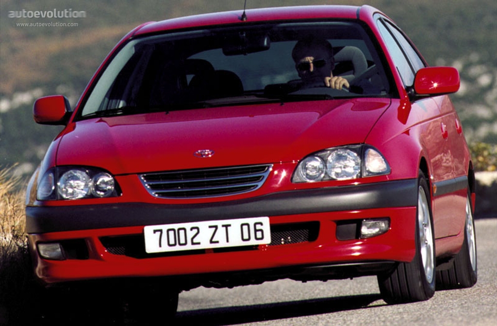 Toyota Avensis Liftback photo 2
