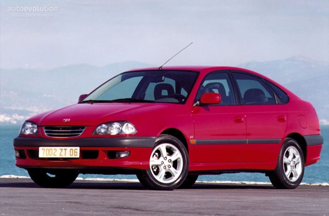 Toyota Avensis Liftback photo 3