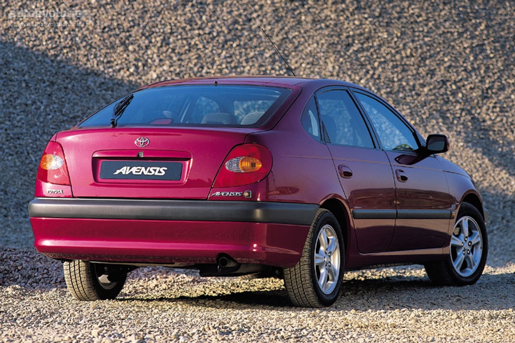 Toyota Avensis Liftback photo 4