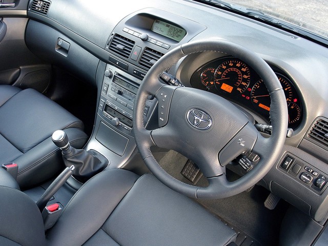 Toyota Avensis Liftback photo 22