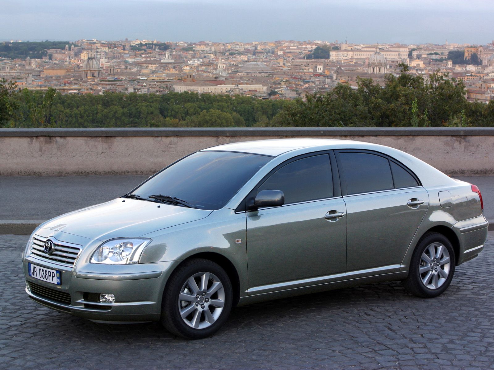 Toyota Avensis Liftback photo 7