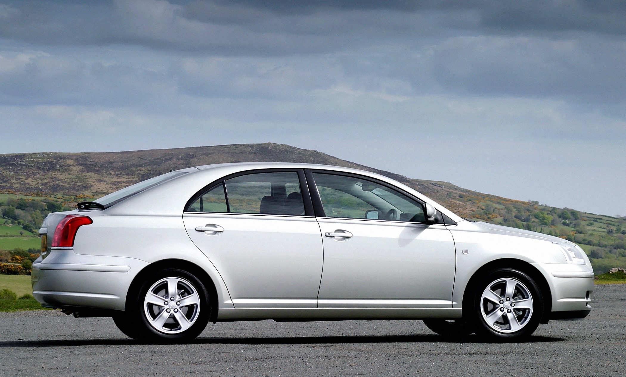 Toyota Avensis Liftback photo 10