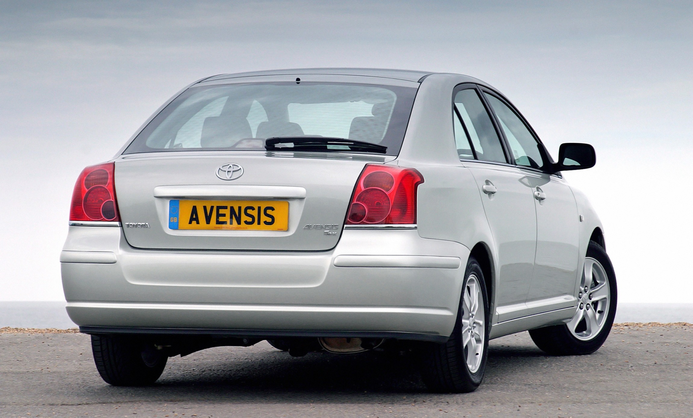 Toyota Avensis Liftback photo 11