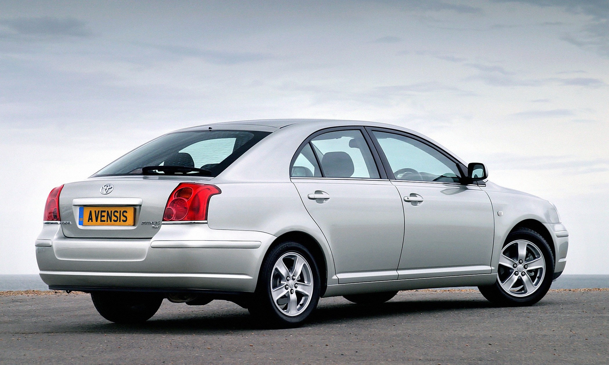 Toyota Avensis Liftback photo 12