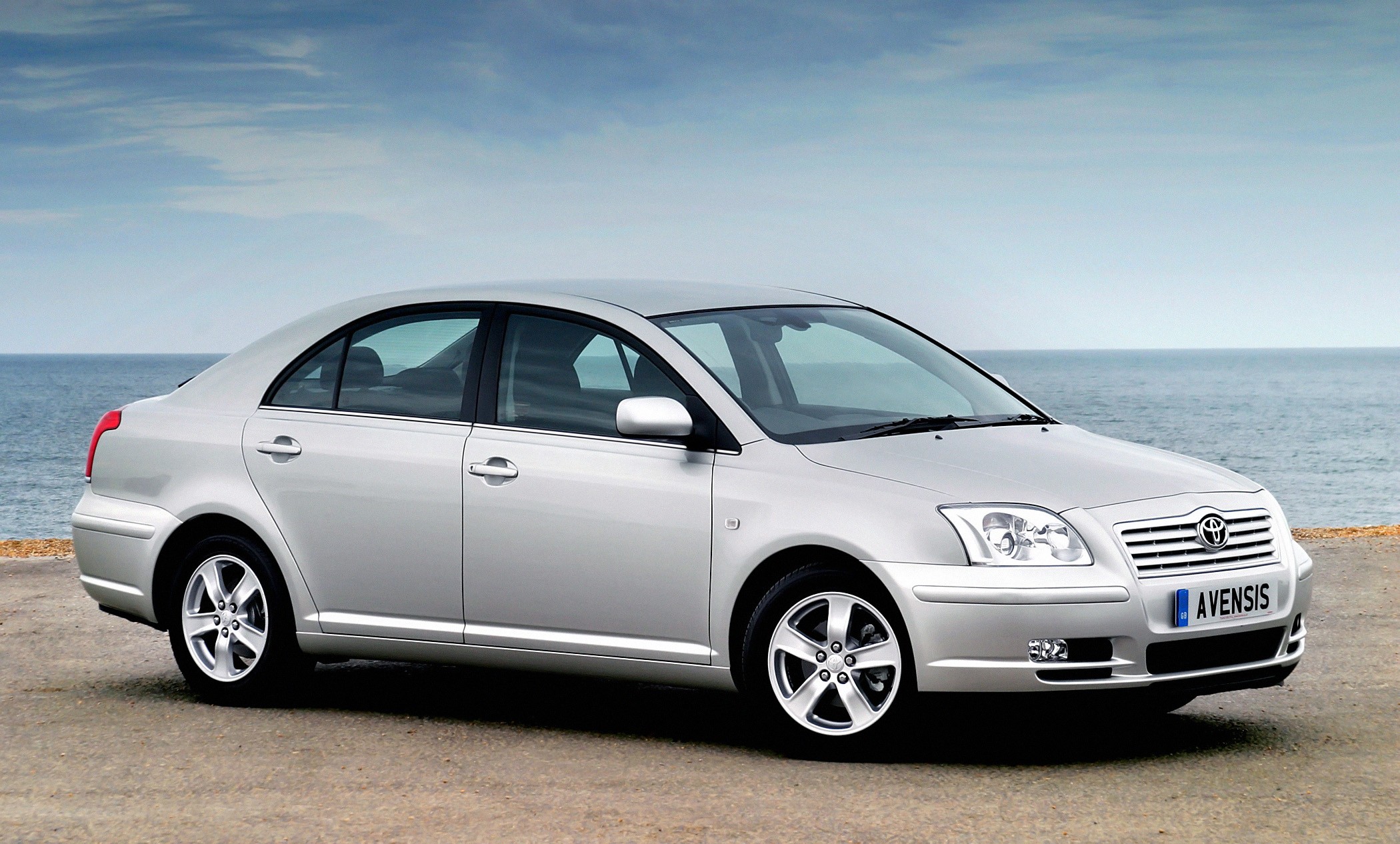 Toyota Avensis Liftback photo 13