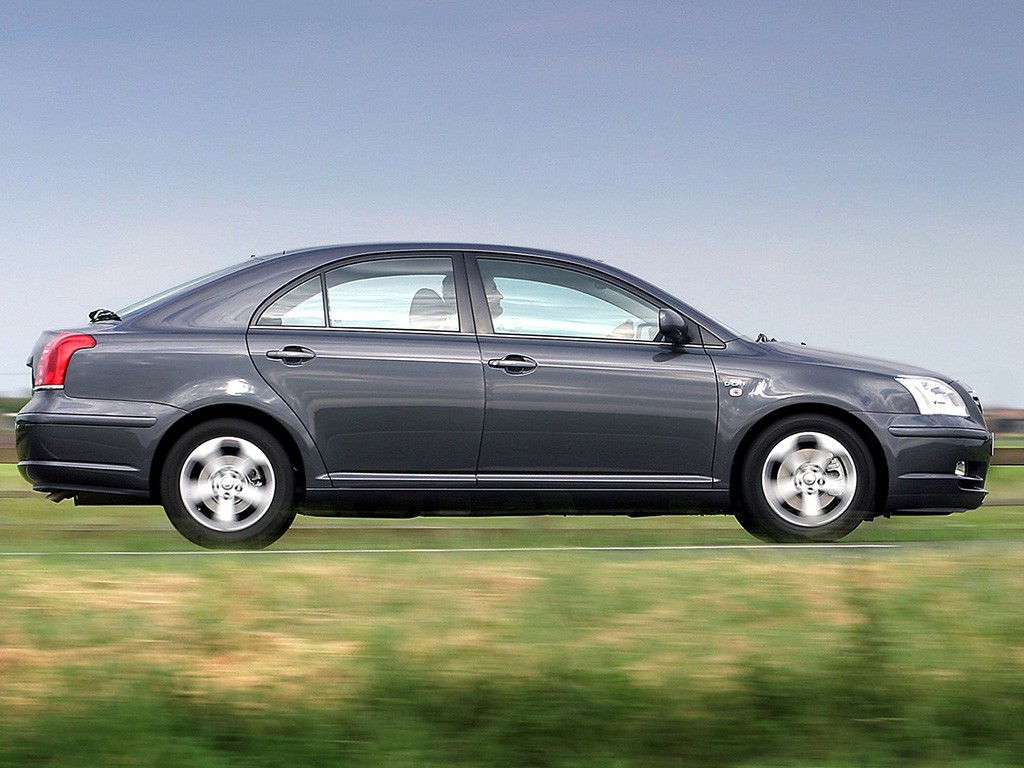 Toyota Avensis Liftback photo 15