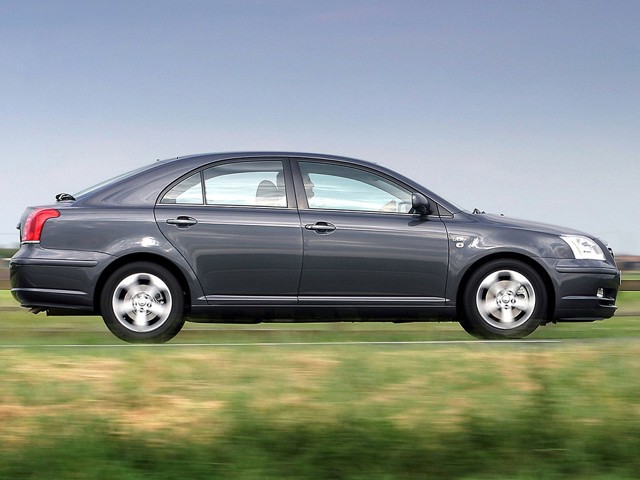 Toyota Avensis Liftback photo 15