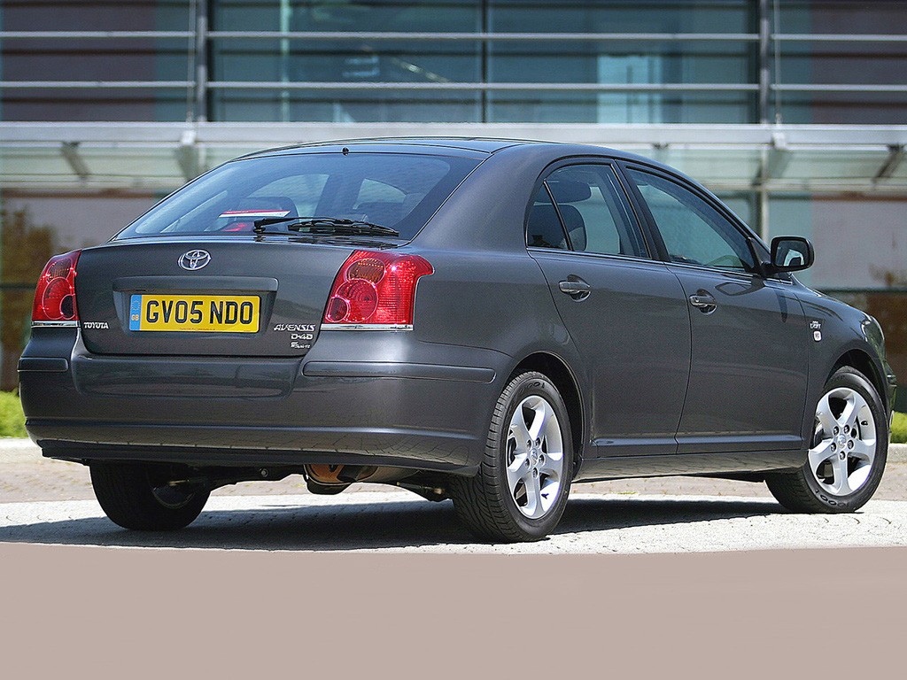 Toyota Avensis Liftback photo 17