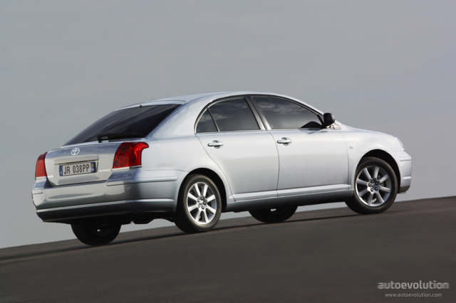 Toyota Avensis Liftback photo 1