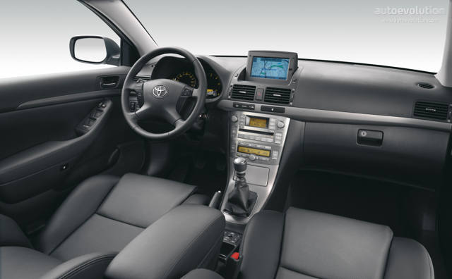 Toyota Avensis Liftback photo 18