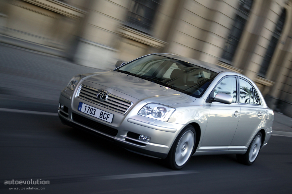 Toyota Avensis Liftback photo 4