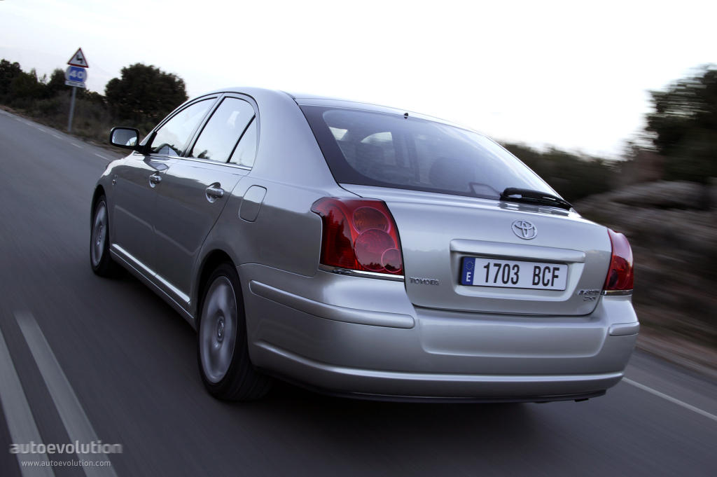 Toyota Avensis Liftback photo 5