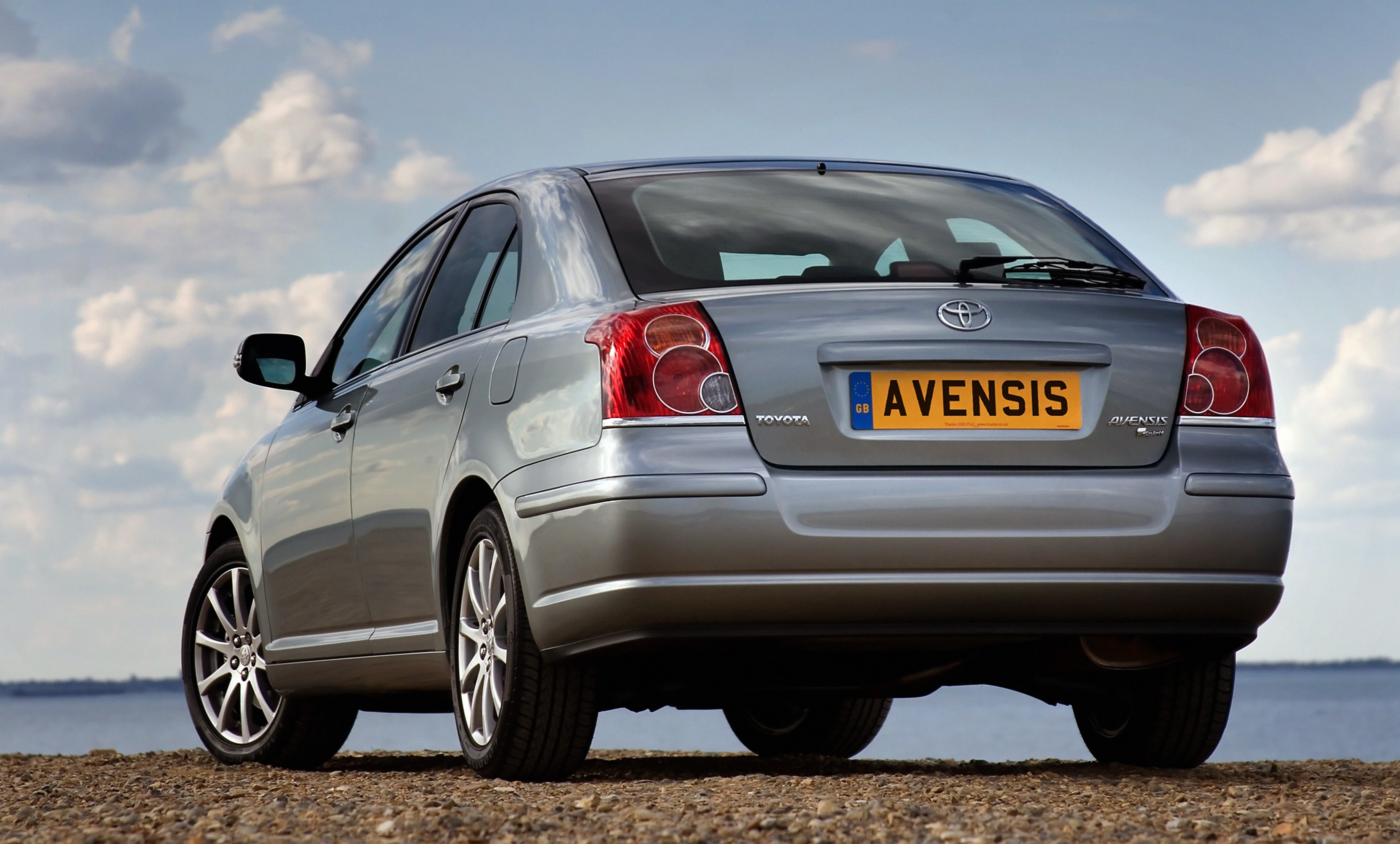 Toyota Avensis Liftback photo 5