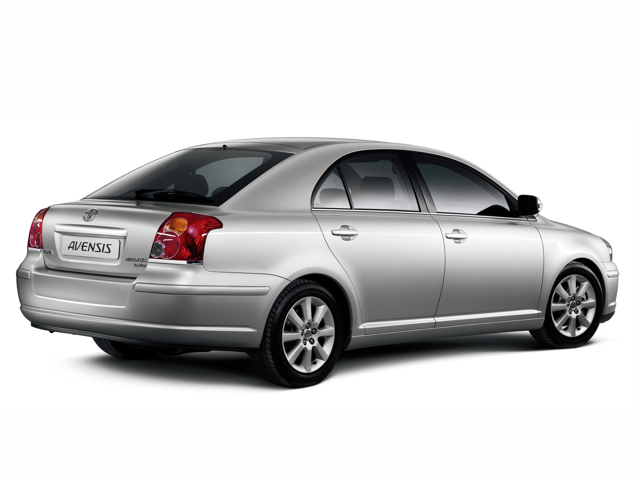 Toyota Avensis Liftback photo 2