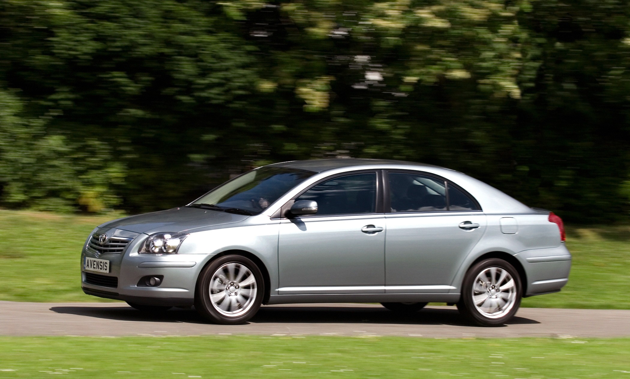 Toyota Avensis Liftback photo 3