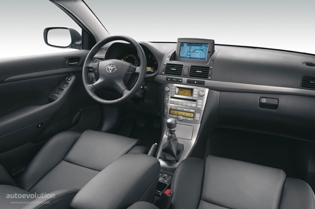 Toyota Avensis Liftback photo 8